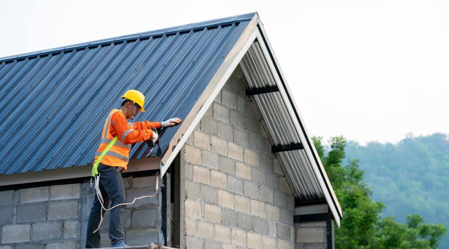 Professional residential roofers in Hiawatha, IA